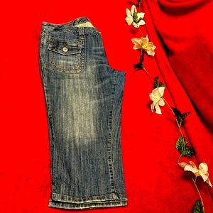 A vintage capris jeans size 11/12 stretch out. From a pet and smoke free home